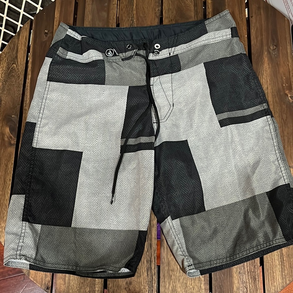 Men’s Volcom Size 31 Shorts Preloved